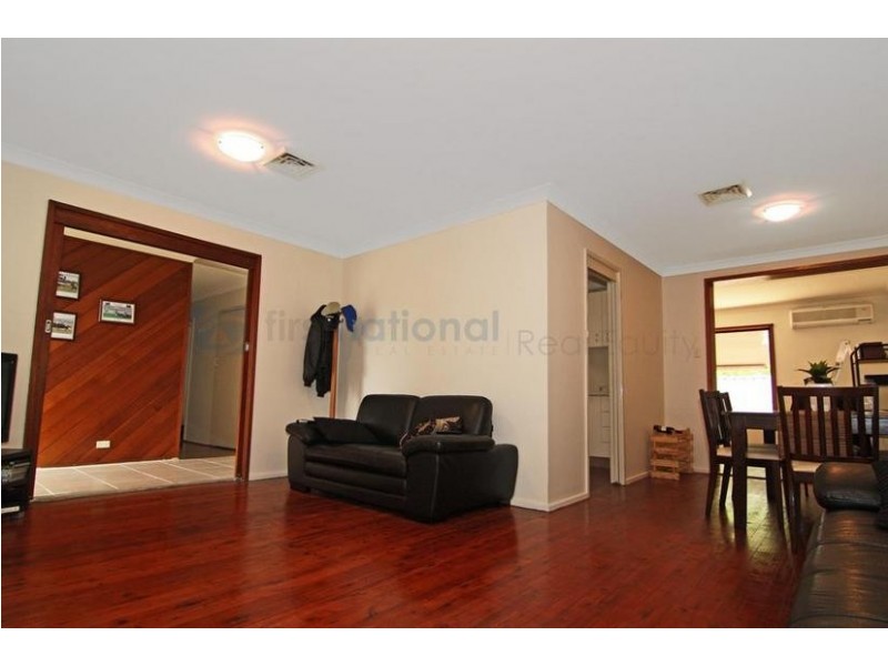 39 Bangalow Avenue, Chipping Norton NSW 2170