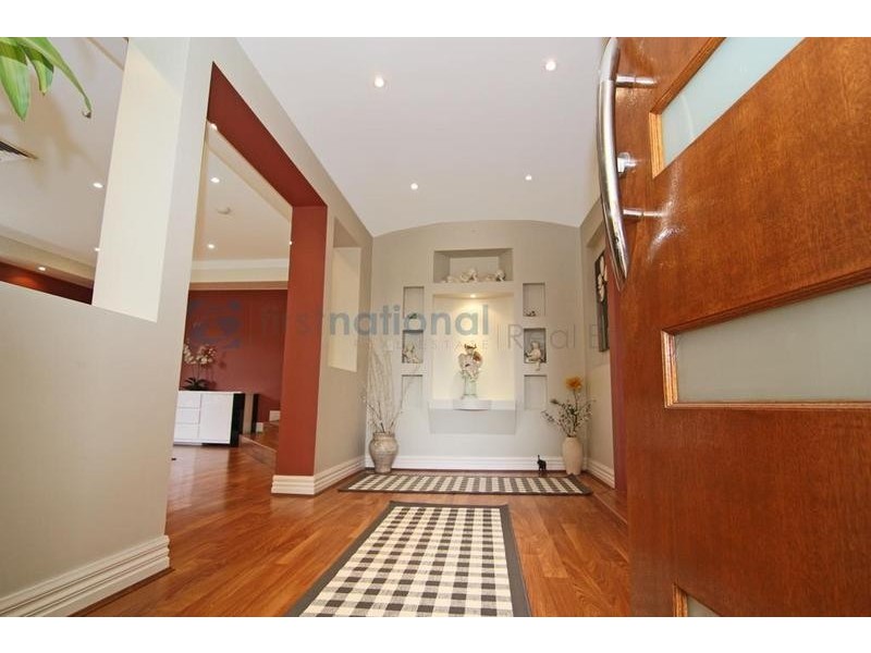 37 Harraden Drive, West Hoxton NSW 2171
