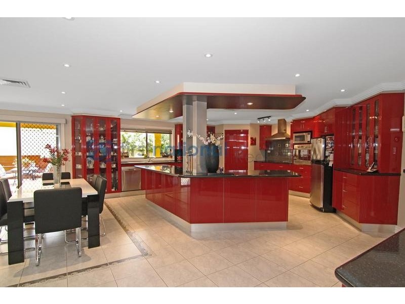 37 Harraden Drive, West Hoxton NSW 2171