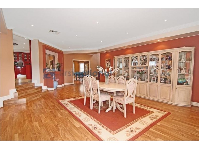 37 Harraden Drive, West Hoxton NSW 2171