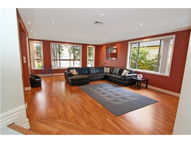 37 Harraden Drive, West Hoxton NSW 2171