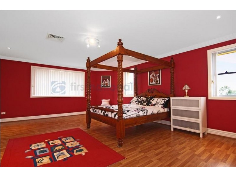 37 Harraden Drive, West Hoxton NSW 2171