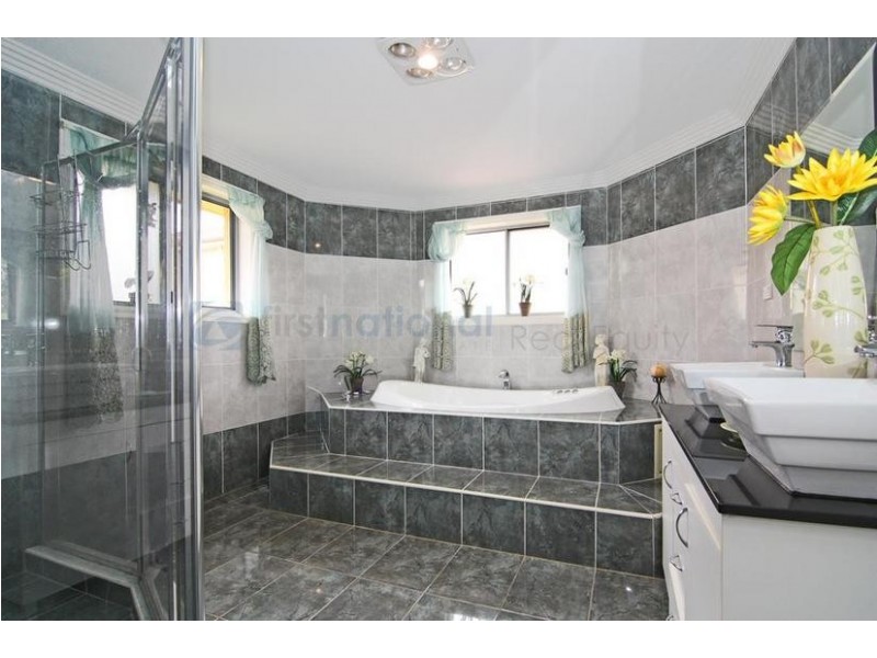 37 Harraden Drive, West Hoxton NSW 2171