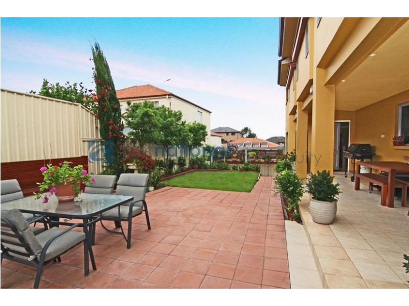 37 Harraden Drive, West Hoxton NSW 2171