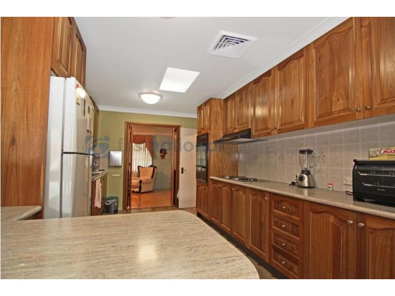 6 Holly Avenue, Chipping Norton NSW 2170