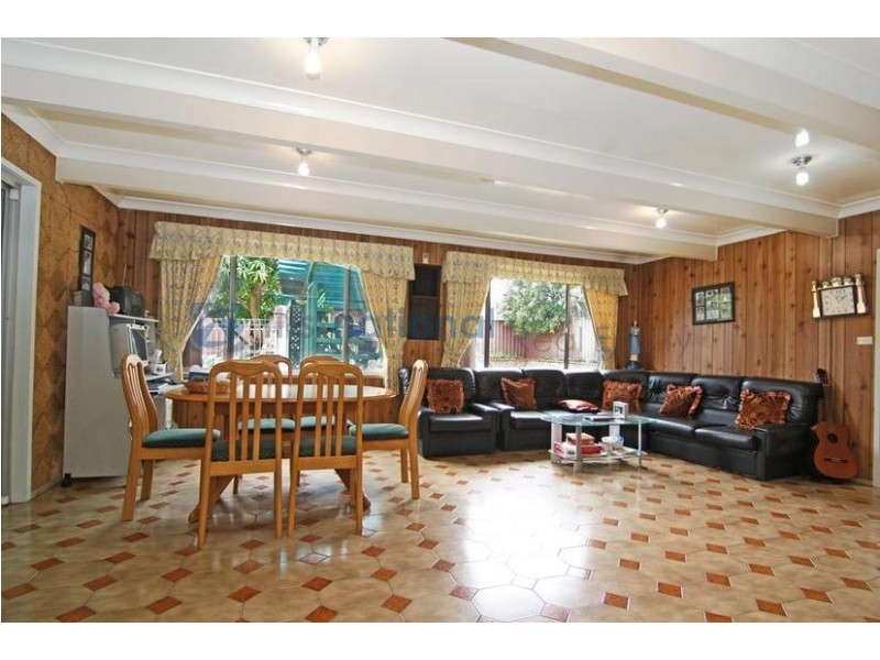 6 Holly Avenue, Chipping Norton NSW 2170