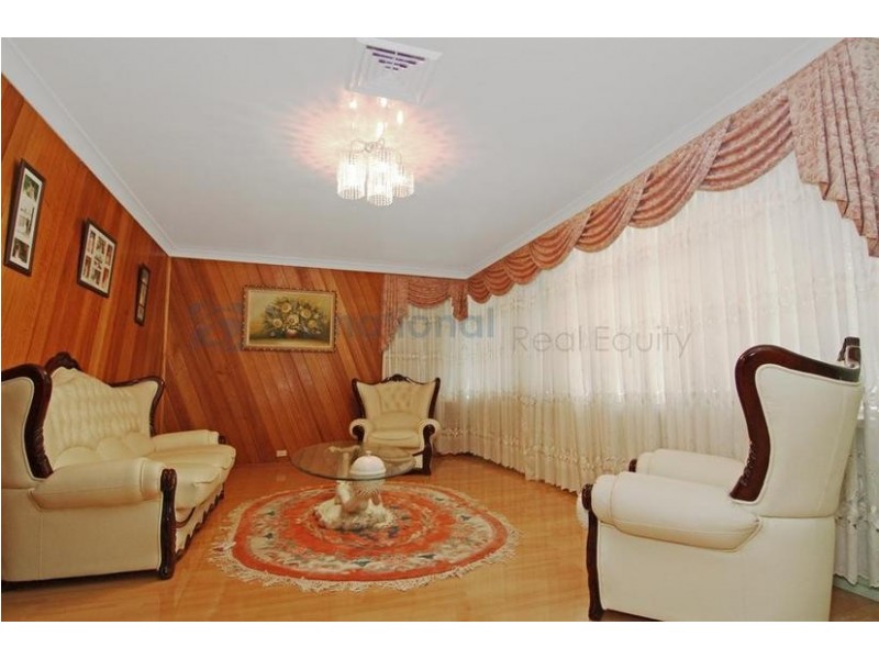 6 Holly Avenue, Chipping Norton NSW 2170