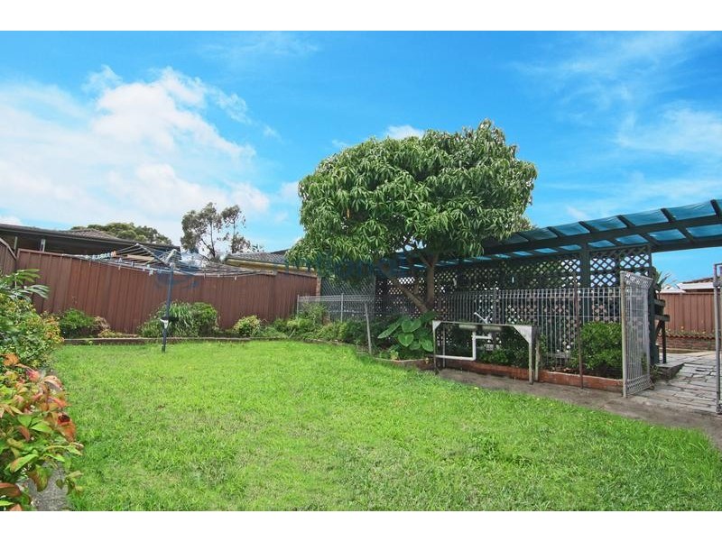 6 Holly Avenue, Chipping Norton NSW 2170