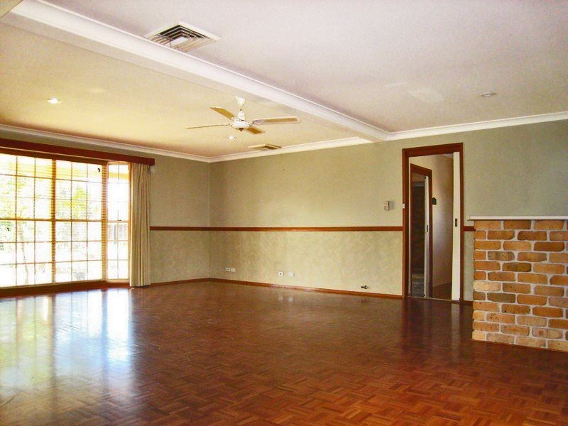 2 Chippenham Place, Chipping Norton NSW 2170