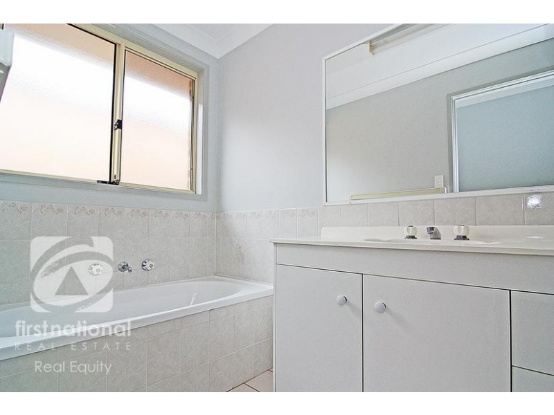 25 Exford Place, Wattle Grove NSW 2173