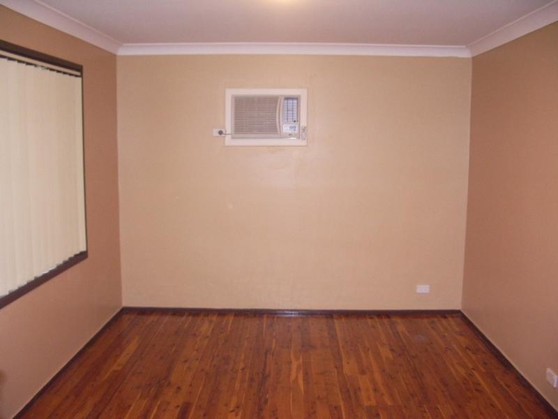 40 Glenfern Crescent, Bossley Park NSW 2176