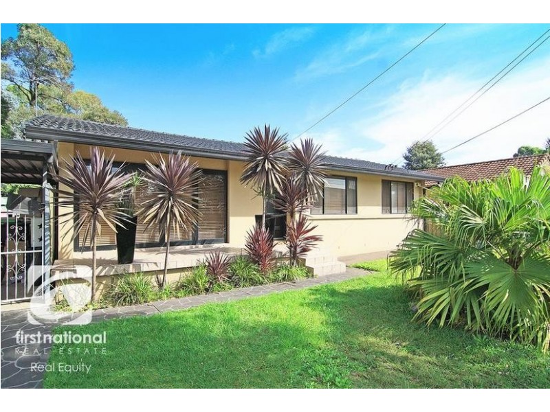 30 Governor Macquarie Drive, Chipping Norton NSW 2170