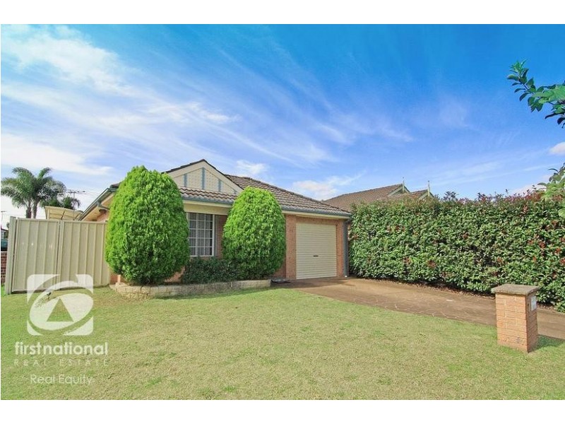 52 Daintree Drive, Wattle Grove NSW 2173