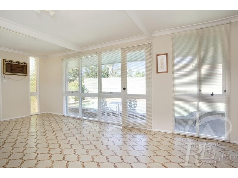 2 Hind Place, Chipping Norton NSW 2170