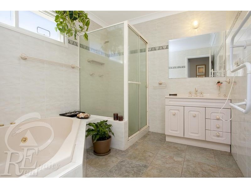 2 Hind Place, Chipping Norton NSW 2170