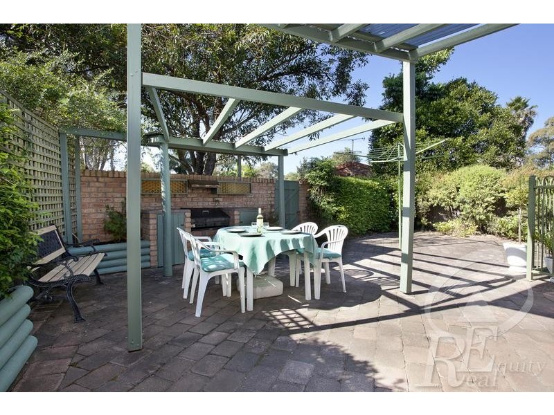 2 Hind Place, Chipping Norton NSW 2170