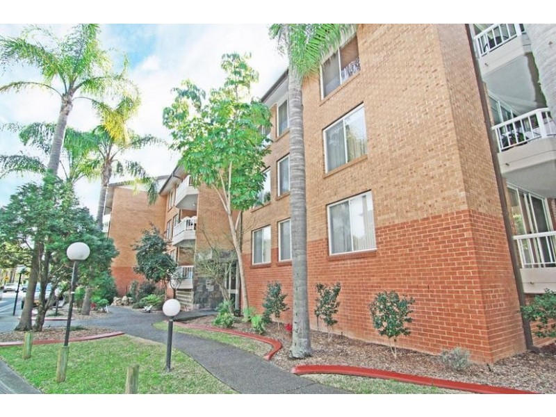 13/2 Mead Drive, Chipping Norton NSW 2170