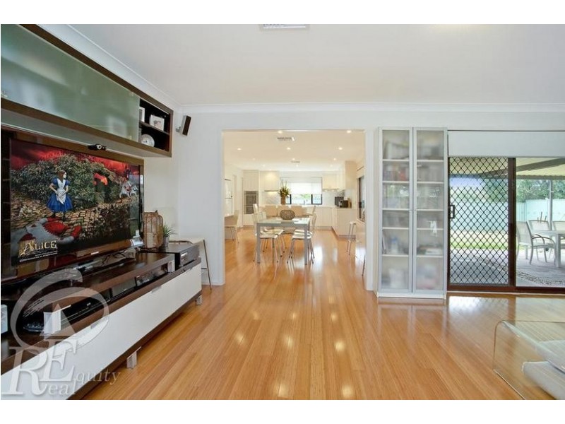 43 Banbury Crescent, Chipping Norton NSW 2170