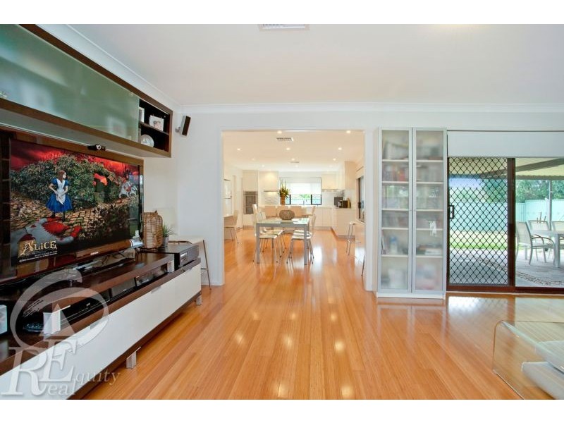 43 Banbury Crescent, Chipping Norton NSW 2170