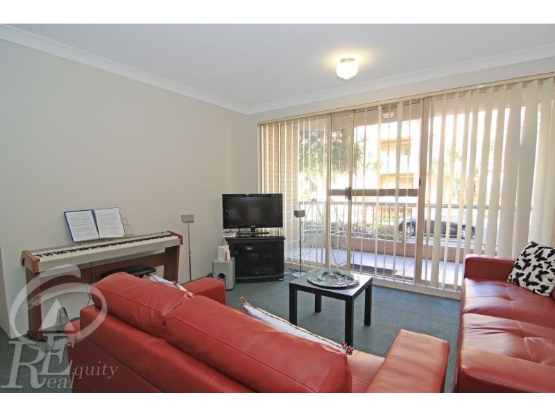 1/4 Mead Drive, Chipping Norton NSW 2170