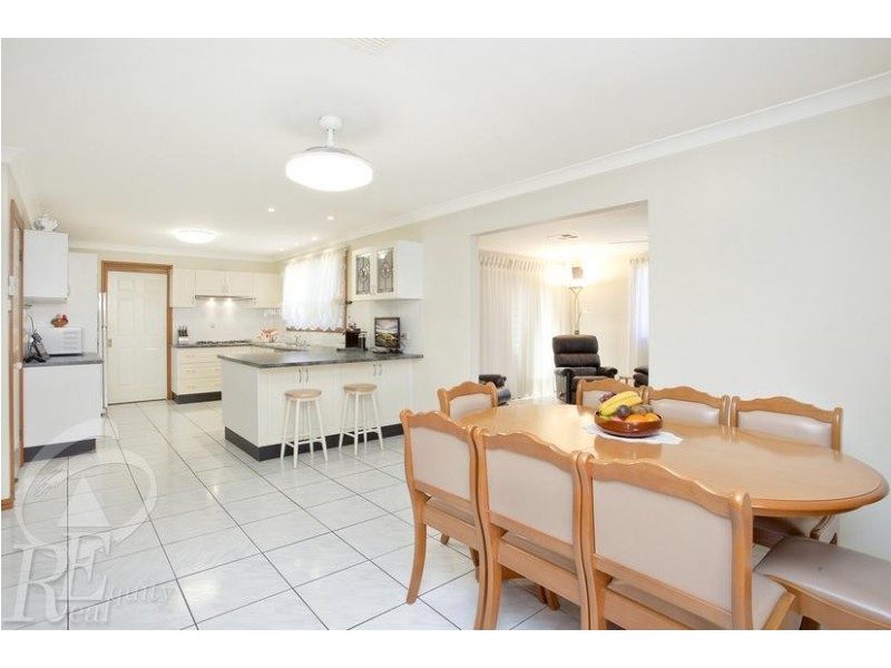 5 Rexham Place, Chipping Norton NSW 2170