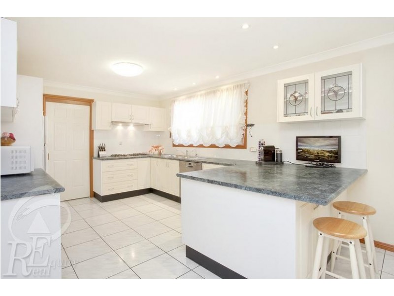 5 Rexham Place, Chipping Norton NSW 2170