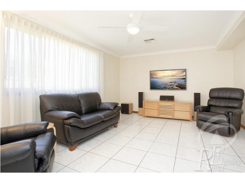 5 Rexham Place, Chipping Norton NSW 2170