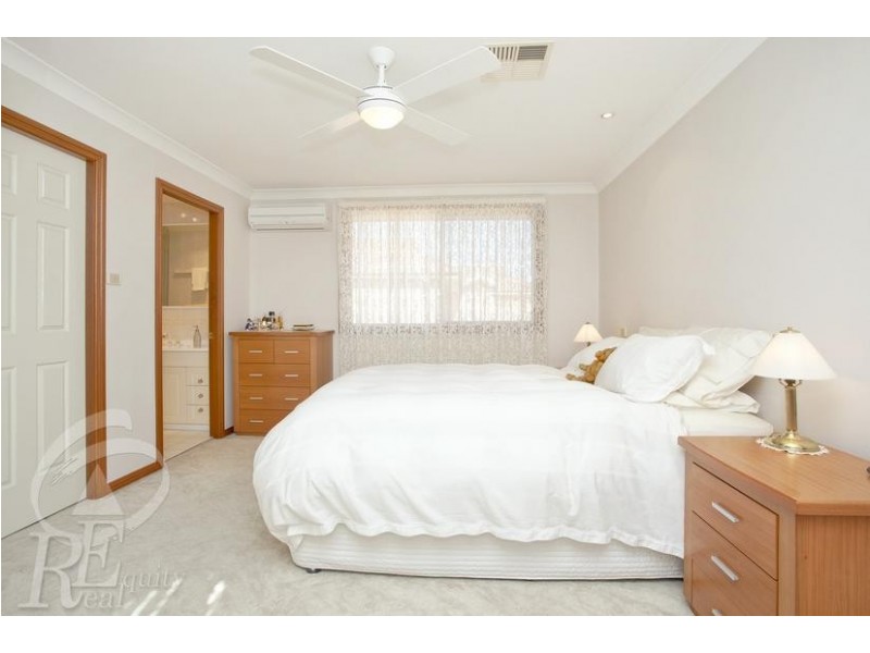 5 Rexham Place, Chipping Norton NSW 2170