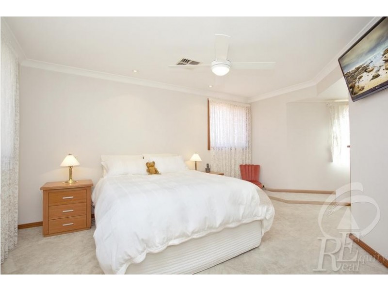 5 Rexham Place, Chipping Norton NSW 2170