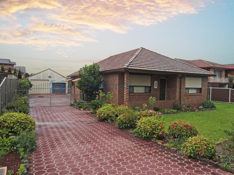 75 Ascot Drive, Chipping Norton NSW 2170