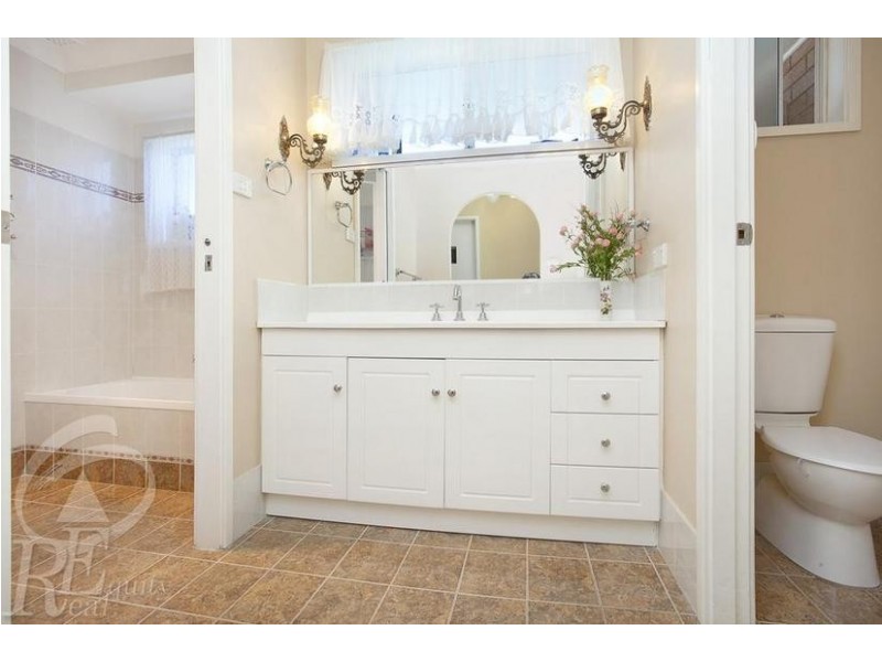 48 Rugby Crescent, Chipping Norton NSW 2170