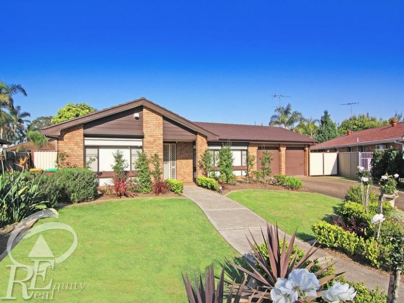 18 Aylesbury Crescent, Chipping Norton NSW 2170
