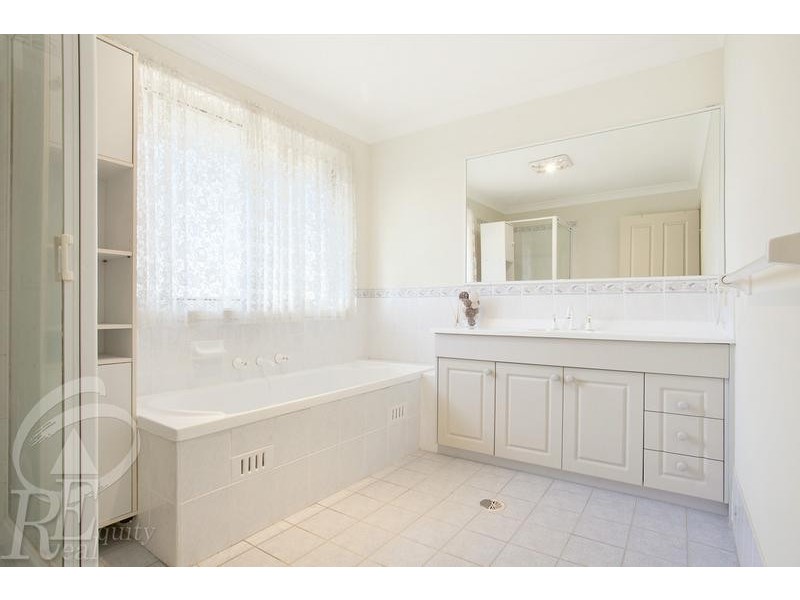 5 Aylsham Close, Chipping Norton NSW 2170