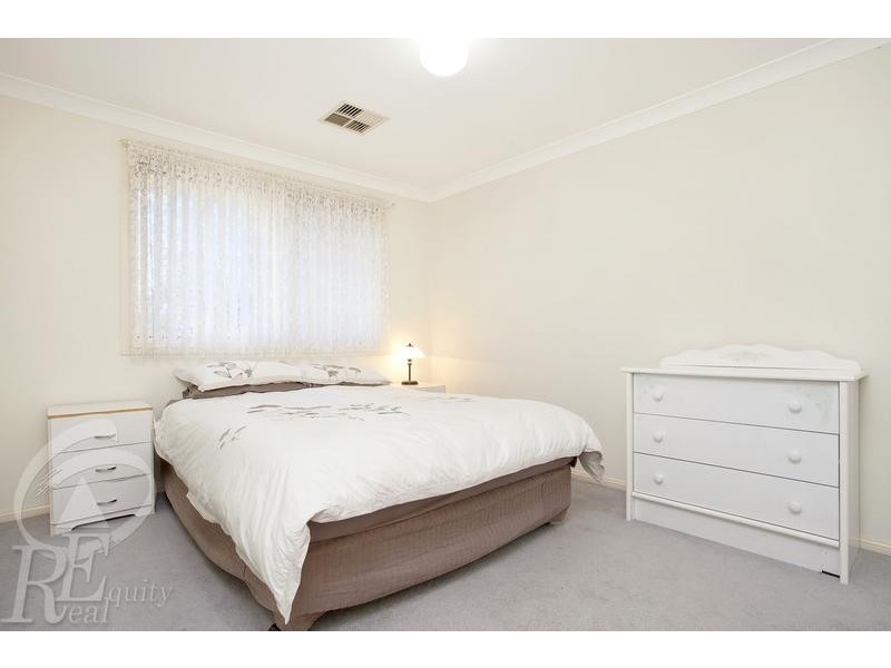 5 Aylsham Close, Chipping Norton NSW 2170