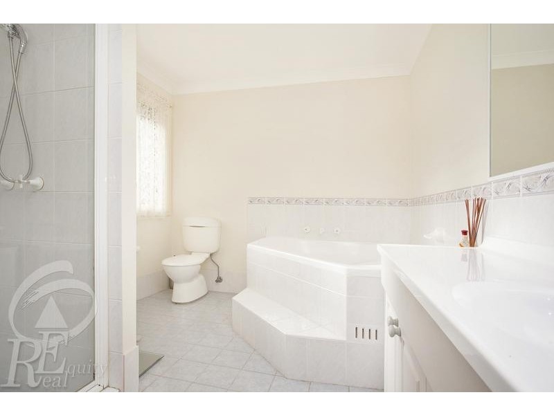 5 Aylsham Close, Chipping Norton NSW 2170