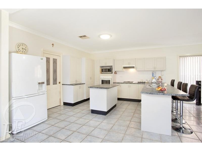 5 Aylsham Close, Chipping Norton NSW 2170