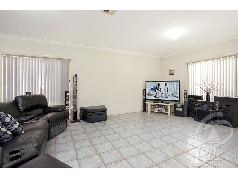 5 Aylsham Close, Chipping Norton NSW 2170