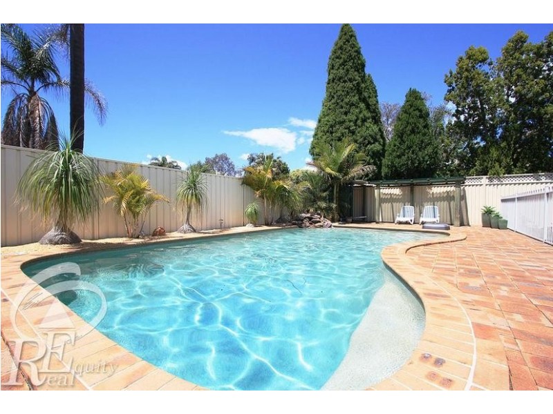 9 Buckingham Crescent, Chipping Norton NSW 2170