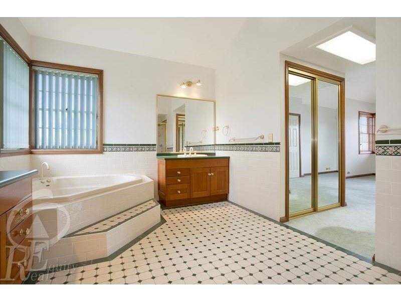 29 Charlton Avenue, Chipping Norton NSW 2170