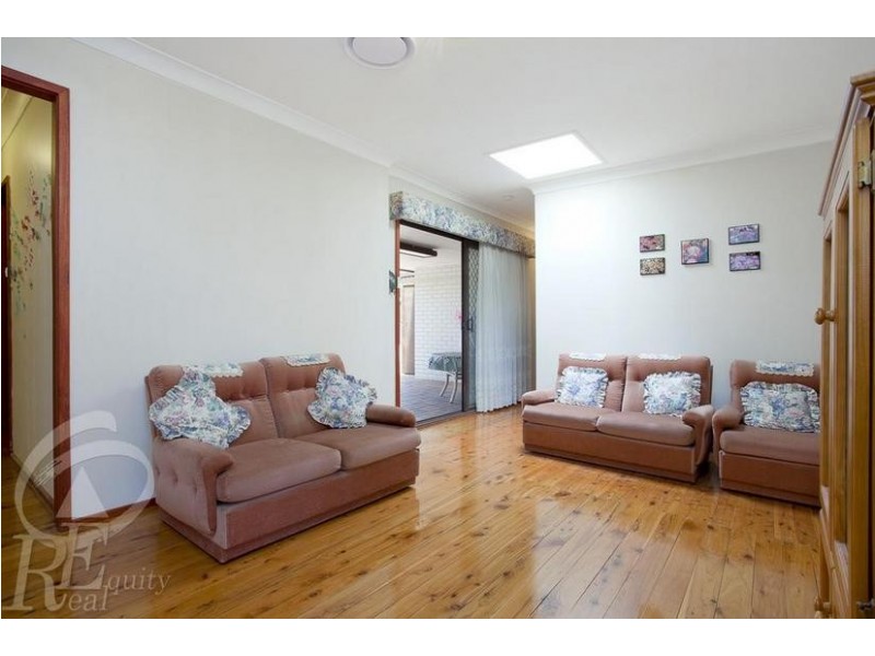 4 Bungarra Crescent, Chipping Norton NSW 2170