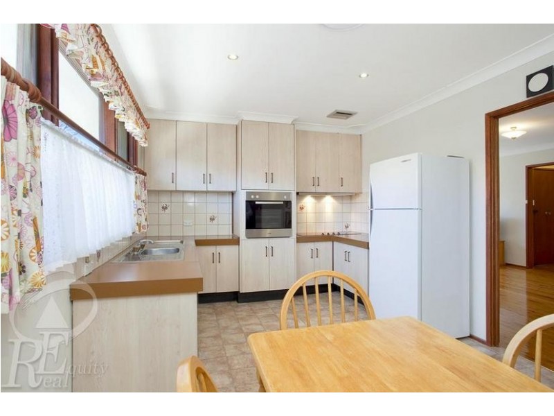 4 Bungarra Crescent, Chipping Norton NSW 2170