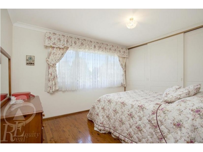 4 Bungarra Crescent, Chipping Norton NSW 2170