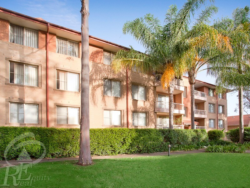 2/5 Mead Drive, Chipping Norton NSW 2170