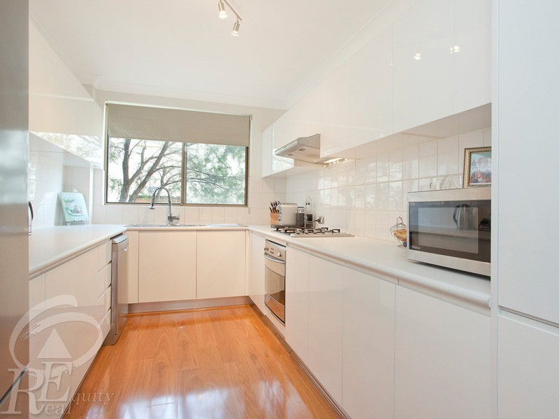 2/5 Mead Drive, Chipping Norton NSW 2170