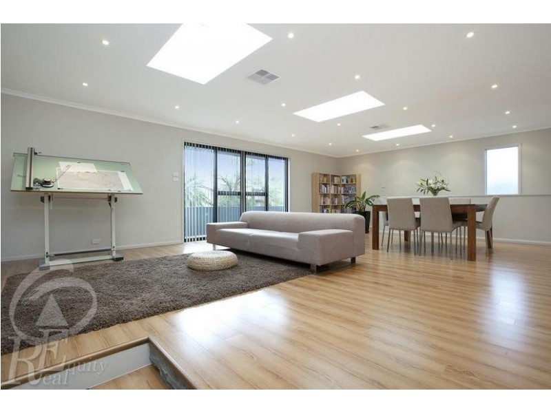 24 Nottingham Crescent, Chipping Norton NSW 2170