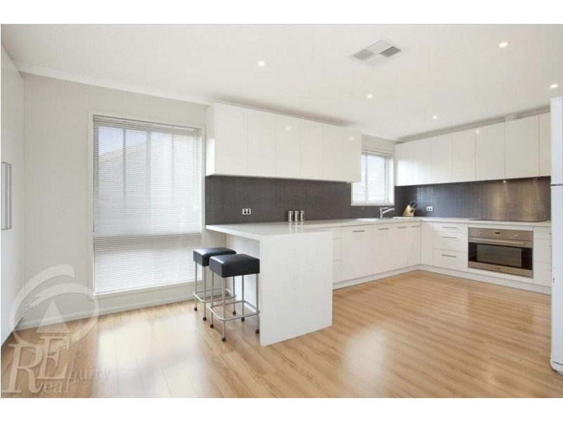 24 Nottingham Crescent, Chipping Norton NSW 2170