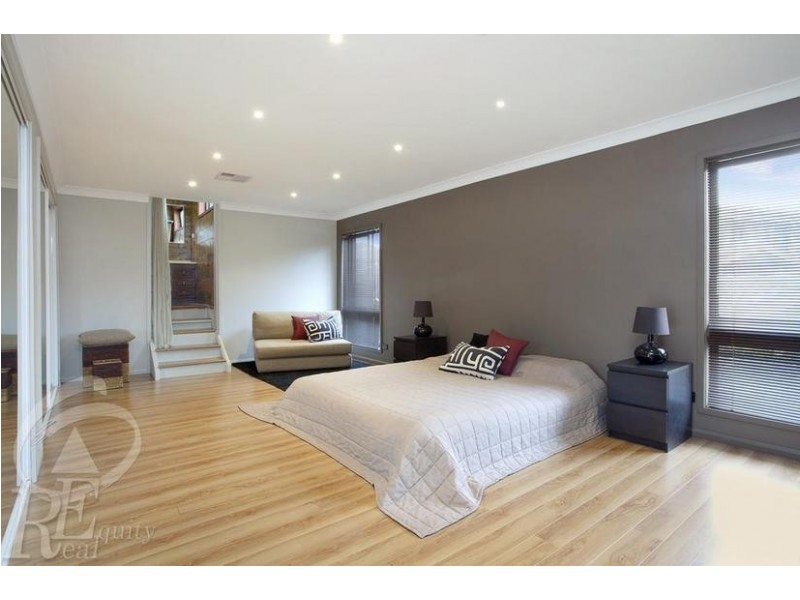 24 Nottingham Crescent, Chipping Norton NSW 2170