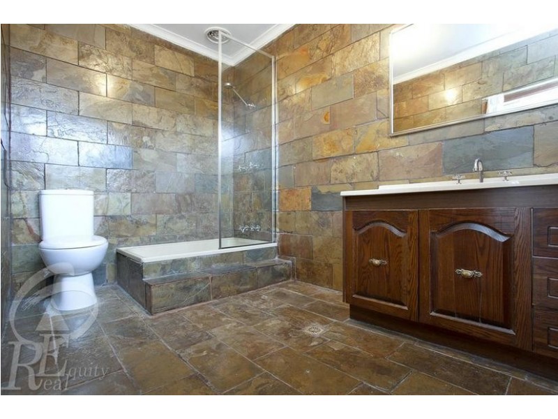 24 Nottingham Crescent, Chipping Norton NSW 2170