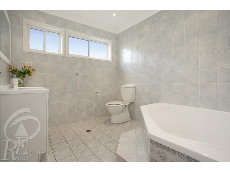 24 Nottingham Crescent, Chipping Norton NSW 2170