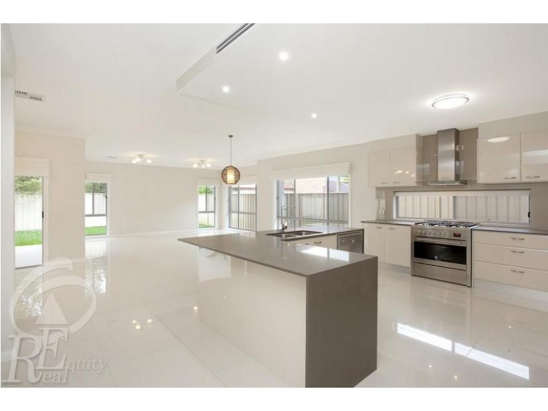 14 Shoreham Crescent, Chipping Norton NSW 2170